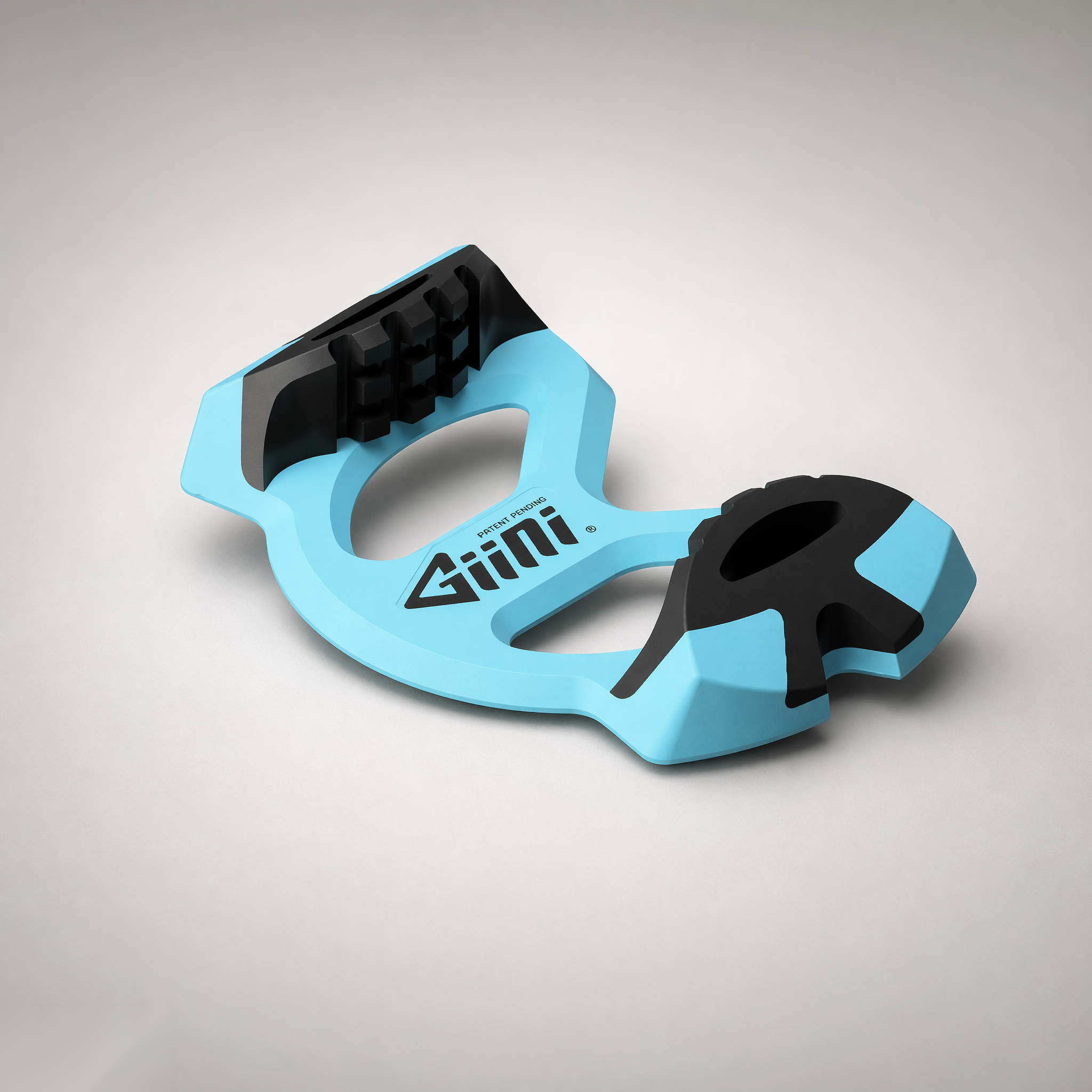 Giini Pyro Glacier Blue, studio three-quarter view showing the U-shaped chassis