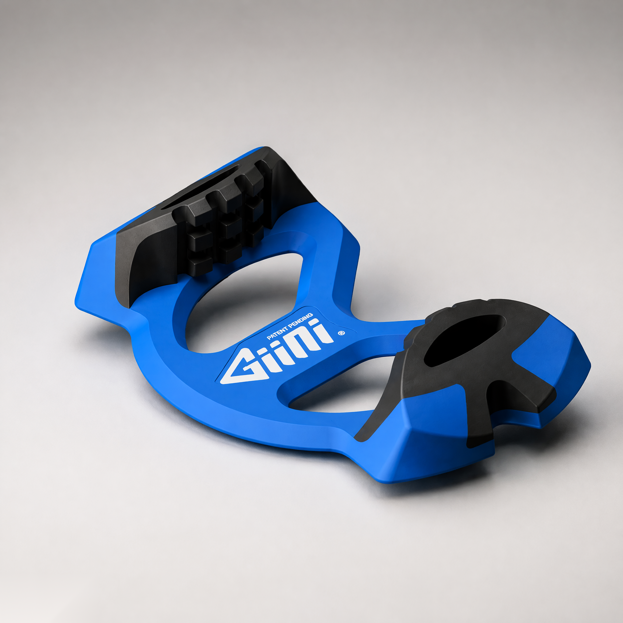 Giini Pyro Hyper Blue, studio three-quarter view showing the U-shaped chassis