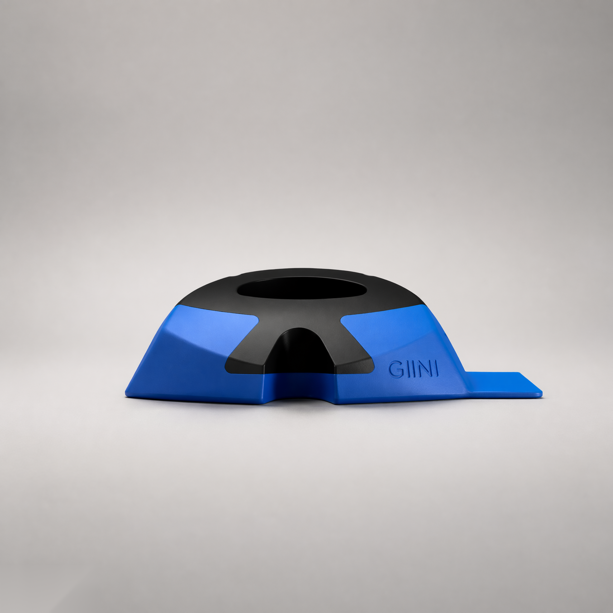 Giini Pyro Hyper Blue electric blue mechanical stomp pad, studio side profile view