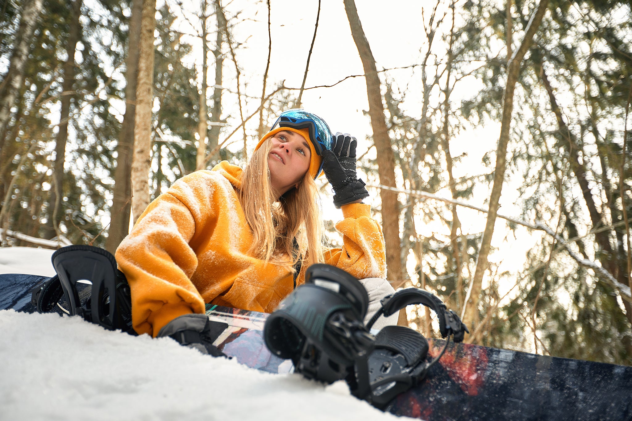 caucasian-woman-snowboarder-holds-snowboard-on-bea-2025-01-09-08-30-48-utc.jpg